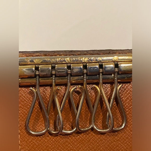 Louis Vuitton key holder - Picture 5 of 8